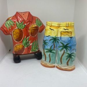 Hawaiian style salt and pepper shaker